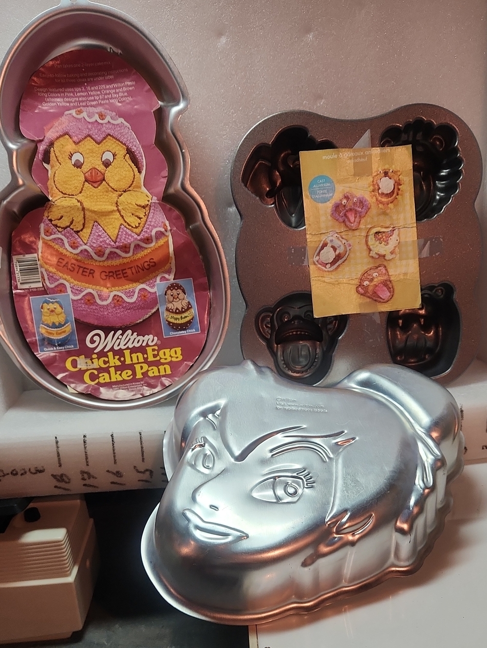 Wilton Silver Chick-In-Egg and Character Cake Pans